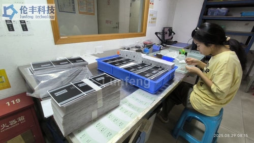 สติกเกอร์และป้ายชื่อ: โซลูชันที่ทนทานและสะดุดตาสำหรับการสร้างแบรนด์และอื่นๆ